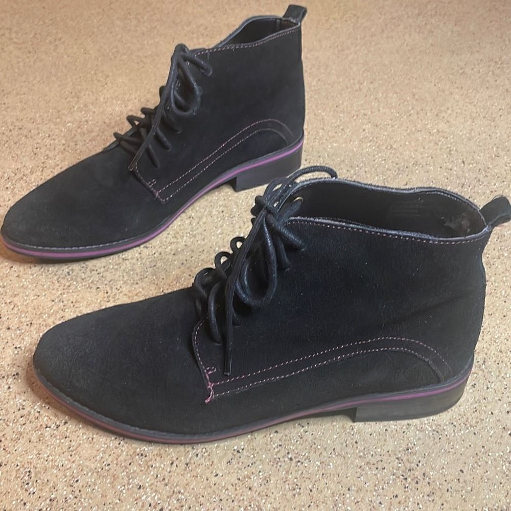 Seychelles Weekenders Black Suede & Purple Trim Chukka Boots sz 7.5